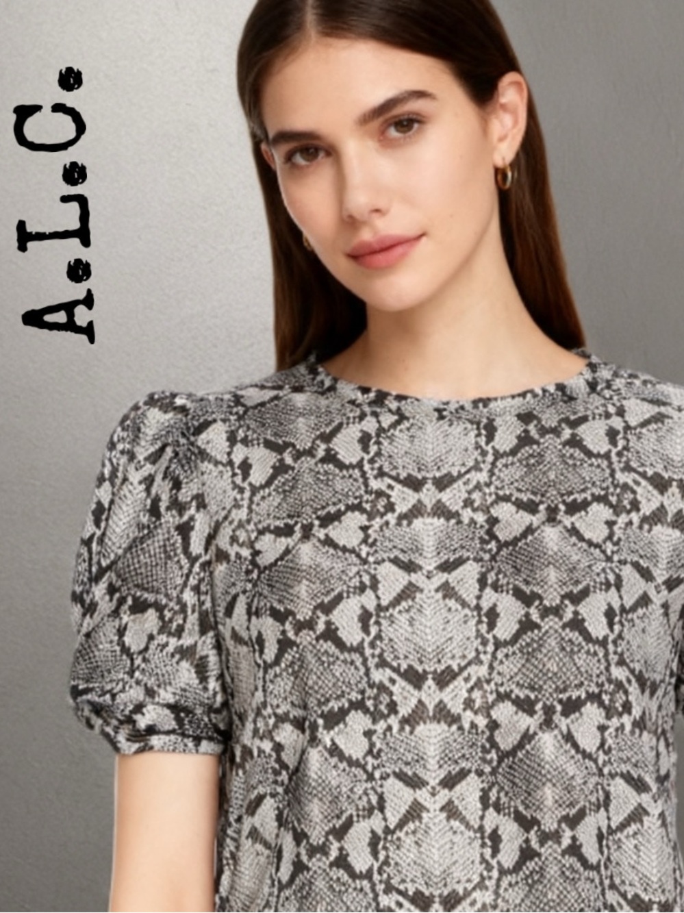 A.L.C. 
KATI PUFF SLEEVE TEE SHIRT SNAKESKIN PRINTED COTTON FABRICATION SZ Large